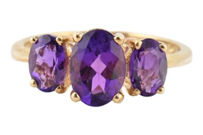 Lot 405 - HALLMARKED 9CT GOLD & AMETHYST THREE STONE RING