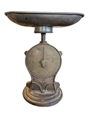 Lot 205 - EARLY 20TH CENTURY VINTAGE SALTERS FAMILY SCALE NO. 50 WEIGHING SCALES