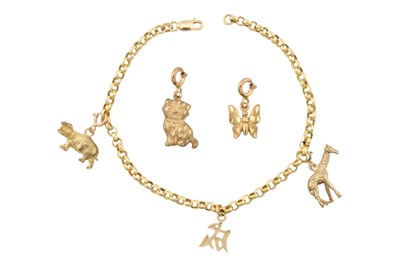 Lot 445 - A 9CT GOLD CHAIN BRACELET & TWO CHARMS CAT & A BUTTERFLY