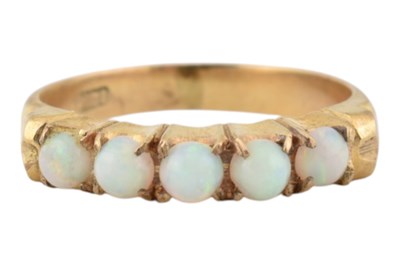 Lot 409 - 14CT GOLD & OPAL FIVE STONE RING