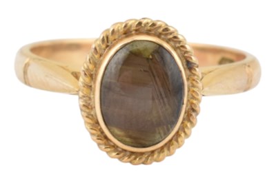 Lot 476 - 14CT GOLD & BLACK STAR SAPPHIRE CABOCHON RING