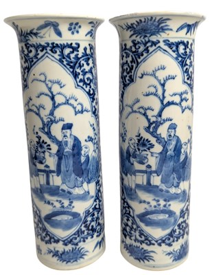 Lot 5 - PAIR OF 19TH CENTURY CHINESE QING DYNASTY BLUE & WHITE SLEEVE VASES 清 青花人物筒瓶一对