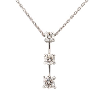 Lot 136 - 14CT WHITE GOLD & DIAMOND PENDANT NECKLACE