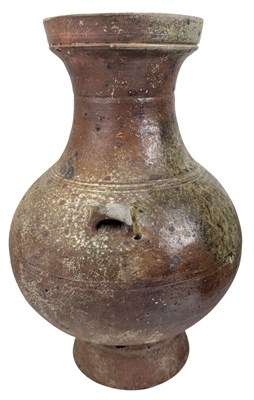 Lot 89 - CHINESE WESTERN HAN YUEYAO GREEN-GLAZED STONEWARE VASE /URN 西汉越窑双耳壶