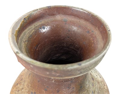 Lot 89 - CHINESE WESTERN HAN YUEYAO GREEN-GLAZED STONEWARE VASE /URN 西汉越窑双耳壶