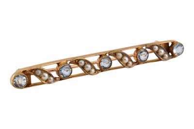 Lot 182 - 14CT GOLD & AQUAMARINE & PEARL BAR BROOCH PIN