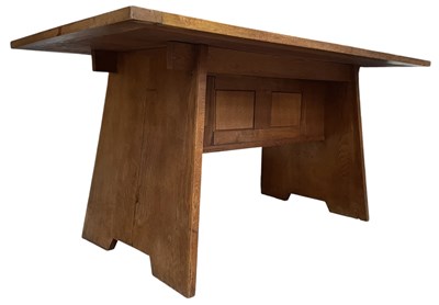 Lot 712 - ARTS & CRAFTS EARLY 20TH CENTURY OAK WOOD TRESTLE PEDESTAL TABLE