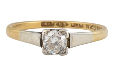 Lot 398 - 18CT GOLD PLATINUM & DIAMOND SOLITAIRE RING
