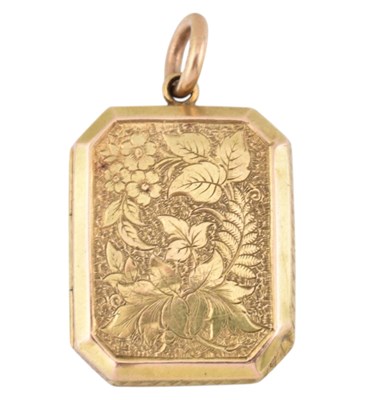 Lot 15 - VICTORIAN GOLD LOCKET PENDANT