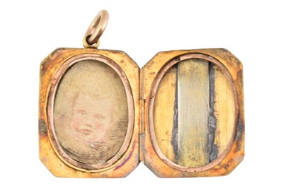 Lot 15 - VICTORIAN GOLD LOCKET PENDANT