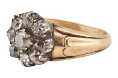Lot 23 - 19TH CENTURY GOLD & DIAMOND CLUSTER RING