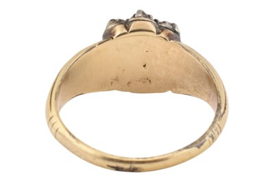 Lot 23 - 19TH CENTURY GOLD & DIAMOND CLUSTER RING