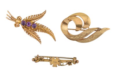 Lot 402 - THREE 9CT GOLD BROOCH PINS