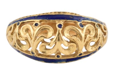Lot 138 - 18CT GOLD & ENAMEL DECORATED DOME RING