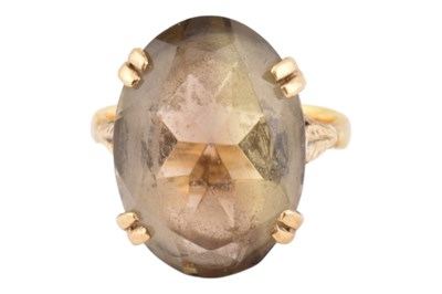 Lot 479 - GOLD & SMOKEY QUARTZ RING