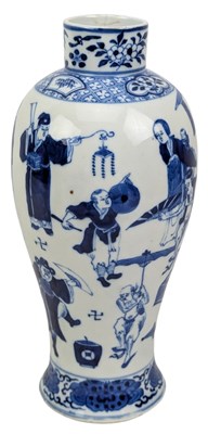 Lot 19 - 19TH CENTURY CHINESE QING DYNASTY BLUE & WHITE 'FIGURE VASE 清 青花人物瓶