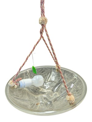 Lot 735 - VINTAGE 20TH CENTURY LALIQUE MANNER FRENCH PENDANT LIGHT SHADE