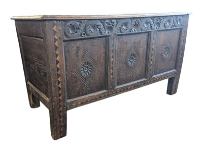 Lot 881 - 17TH CENTURY OAK BLANKET BOX / COFFER