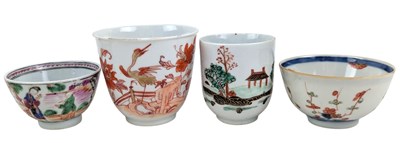 Lot 128 - FOUR 19TH CENTURY CHINESE EXPORT PORCELAIN TEACUPS 清 18/19世纪 出口茶杯四件