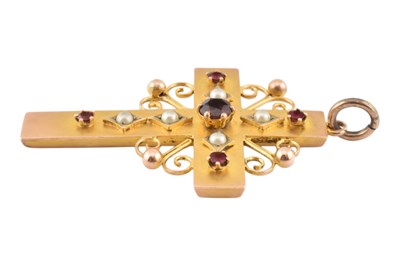 Lot 9 - 19TH CENTURY ANTIQUE GOLD AND GARNET CROSS PENDANT