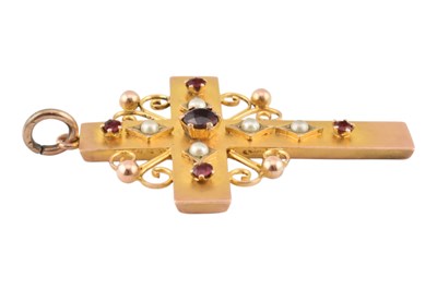 Lot 9 - 19TH CENTURY ANTIQUE GOLD AND GARNET CROSS PENDANT