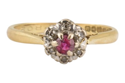 Lot 173 - HALLMARKED 18CT GOLD RUBY & DIAMOND CLUSTER RING