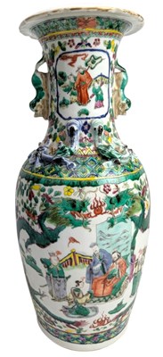 Lot 20 - 19TH CENTURY QING DYNASTY FAMILLE VERTE WUCAI TWIN HANDLED VASE 清 五彩人物龙纹瓶