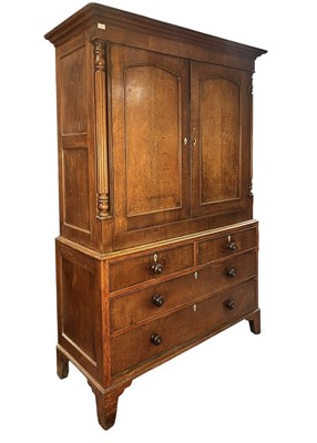 Lot 550 - GEORGE III 18TH CENTURY OAK WOOD LINEN PRESS WARDROBE