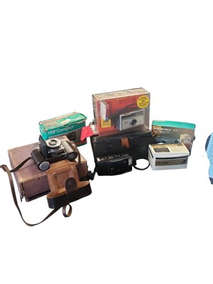 Lot 297 - COLLECTION OF VINTAGE CAMERAS & ACCESSORIES