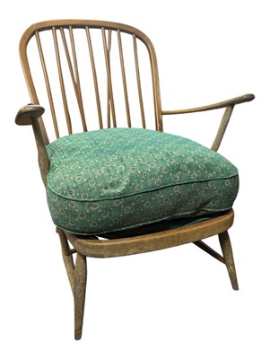 Lot 650 - ERCOL FURNITURE - MID CENTURY ERCOL 335 WINDSOR ARMCHAIR