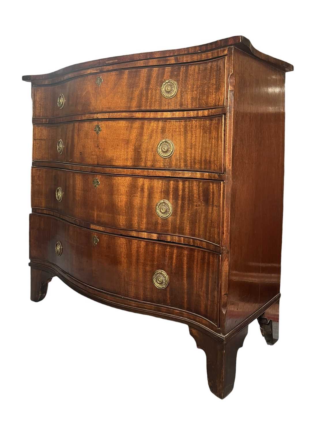 Lot 600 - GEORGE III 19TH CENTURY MAHOGANY SERPENTINE CHEST OF DRAWERS