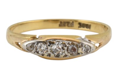 Lot 493 - 18CT GOLD & DIAMOND FIVE STONE RING