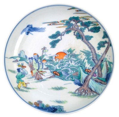 Lot 16 - CHINESE YONGZHENG MARK DOUCAI 'FIGURINE' PLATE 斗彩人物纹盘