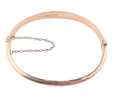 Lot 84 - VICTORIAN HALLMARKED 9CT GOLD HINGED BANGLE