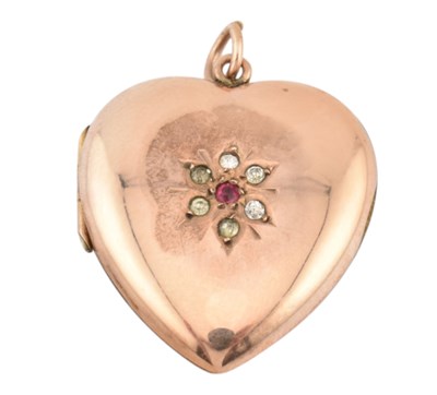 Lot 70 - ANTIQUE 9CT BACK & FRONT HEAT LOCKET