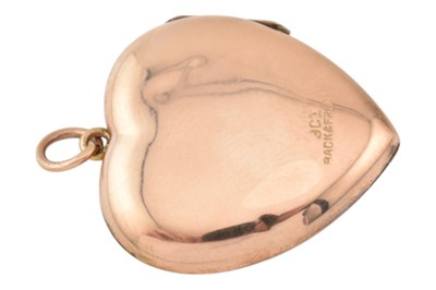 Lot 70 - ANTIQUE 9CT BACK & FRONT HEART LOCKET