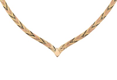 Lot 270 - A HALLMARKED 9CT GOLD TRI-COLOUR WISHBONE NECKLACE