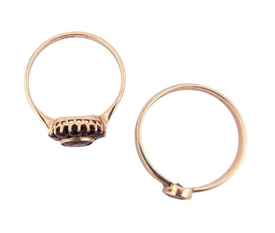 Lot 80 - TWO EARLY 20TH CENTURY GOLD & GARNET RINGS