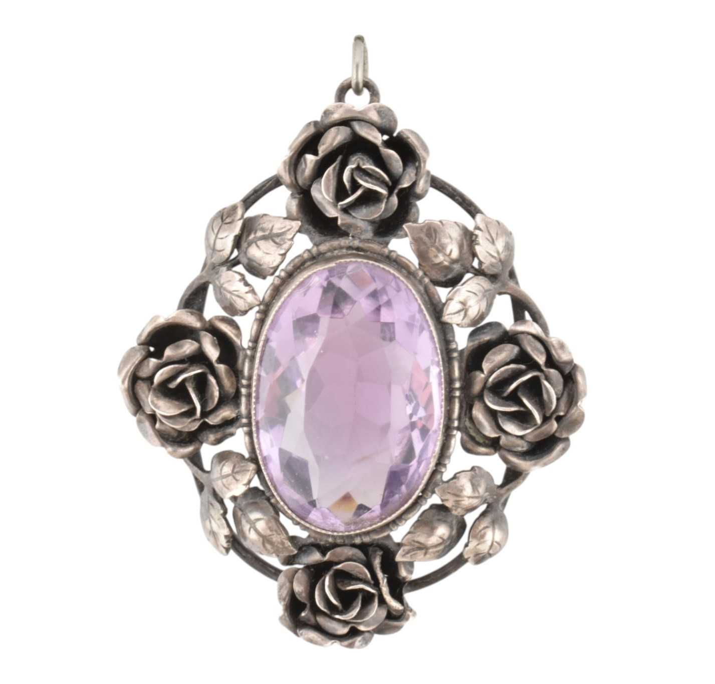 Lot 89 - ARTS & CRAFTS STERLING SILVER & AMETHYST NECKLACE PENDANT