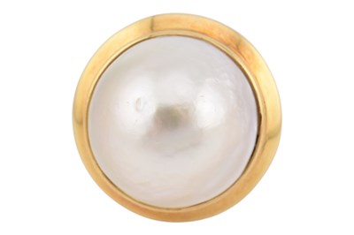 Lot 75 - 14CT GOLD MABE PEARL RING