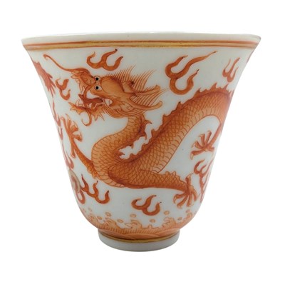 Lot 8 - QING GUANGXU IRON RED & GILT DRAGON PORCELAIN WINE CUP 清 光绪 矾红彩龙纹杯