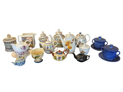 Lot 30 - COLLECTION OF 20TH CENTURY CERAMIC TEAPOTS & JARS