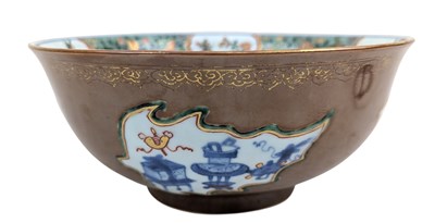 Lot 68 - 18TH CENTURY QING DYNASTY KANGXI BATAVIAN BROWN BOWL 康熙紫金釉开光青花五彩花卉纹大盌