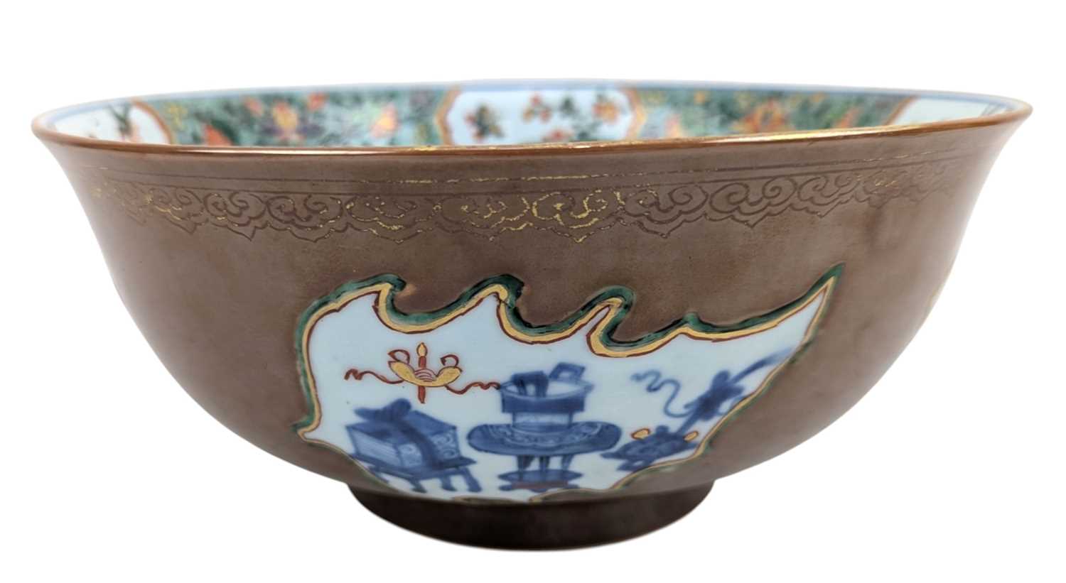 Lot 68 - 18TH CENTURY QING DYNASTY KANGXI BATAVIAN BROWN BOWL 康熙紫金釉开光青花五彩花卉纹大盌