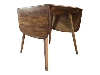 Lot 605 - ERCOL FURNITURE - MODEL 383 - MID CENTURY ELM DROP LEAF TABLE