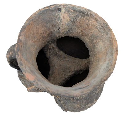 Lot 36 - CHINESE NEOLITHIC LONGSHAN CULTURE GREY POTTERY TRIPOD LI 龙山文化三足陶鬲/罐