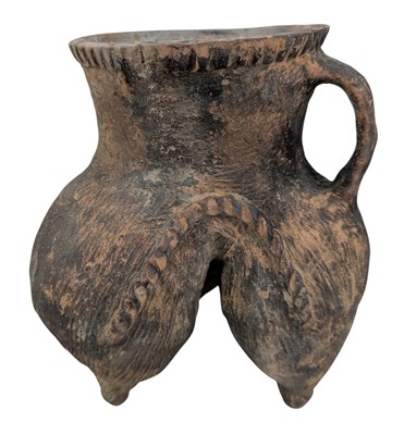 Lot 36 - CHINESE NEOLITHIC LONGSHAN CULTURE GREY POTTERY TRIPOD LI 龙山文化三足陶鬲/罐
