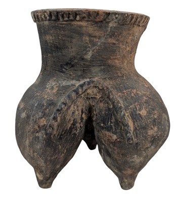 Lot 36 - CHINESE NEOLITHIC LONGSHAN CULTURE GREY POTTERY TRIPOD LI 龙山文化三足陶鬲/罐