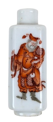 Lot 41 - CHINESE QING DYNASTY IRON RED 'FIGURINE' SNUFF BOTTLE 清 矾红人物鼻烟壶