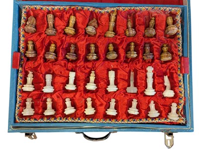 Lot 374 - LATE 20TH CENTURY VINTAGE ONYX & MARBLE CHESS SET